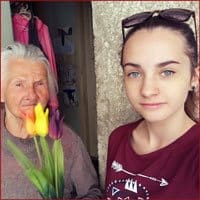 Eszti és anyukája, Anna
